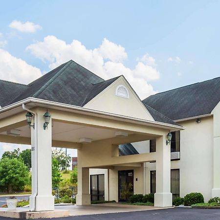 Days Inn By Wyndham Sanford Exterior photo