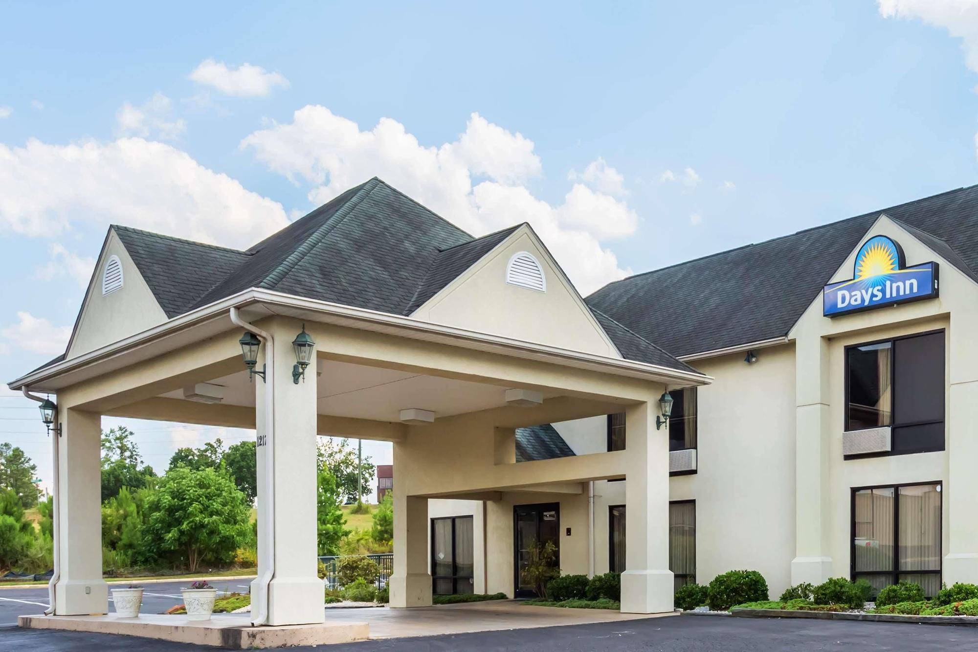 Days Inn By Wyndham Sanford Exterior photo